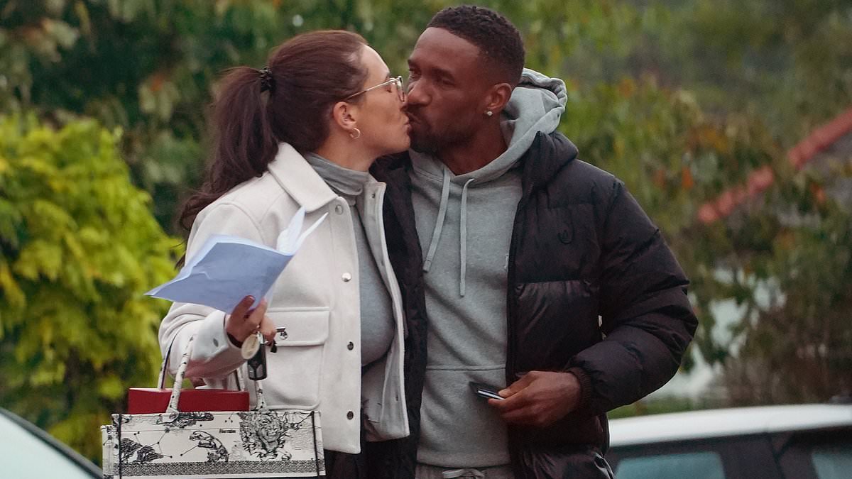 alert-–-football-star-jermain-defoe-spotted-kissing-his-new-lover-outside-five-star-1.2k-a-night-hotel-–-just-days-after-red-carpet-event-with-different-girlfriend-he-left-his-wife-for