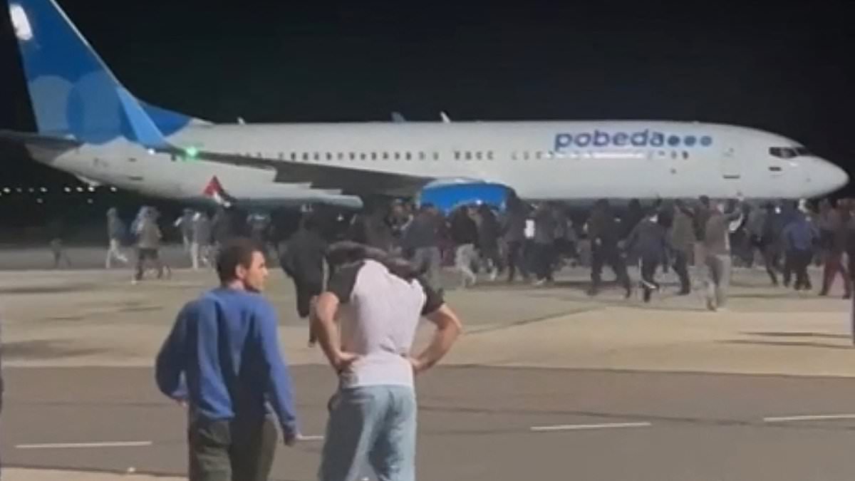 alert-–-terrifying-moment-families-and-crying-children-are-forced-to-run-the-gauntlet-through-hate-mob-hunting-jews-after-their-flight-from-israel-landed-in-muslim-russian-region-and-captain-warned-they’d-be-‘crushed’-by-thugs-screaming-‘allahu-akbar’