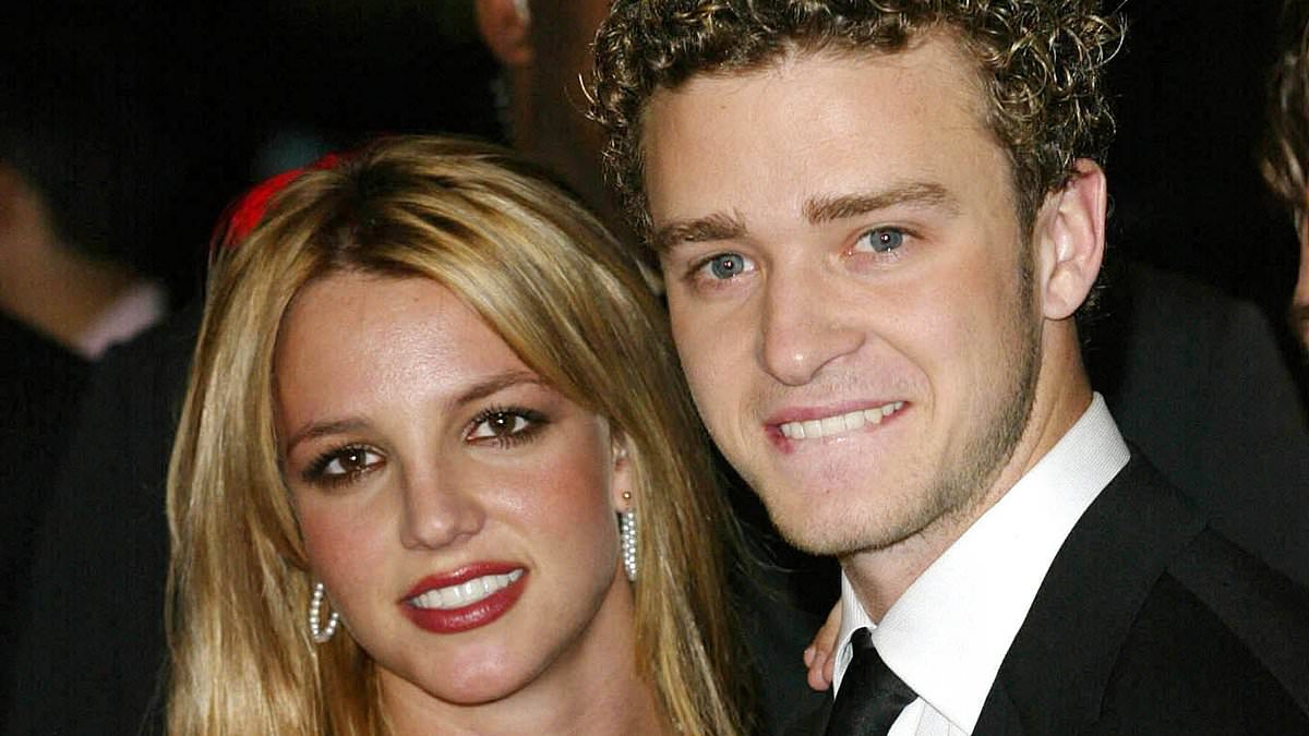 alert-–-exclusive:-justin-timberlake-escapes-britney-spears-tell-all-drama-as-he-jets-off-for-family-vacation-–-after-being-forced-to-turn-off-instagram-comments-amid-vicious-trolling