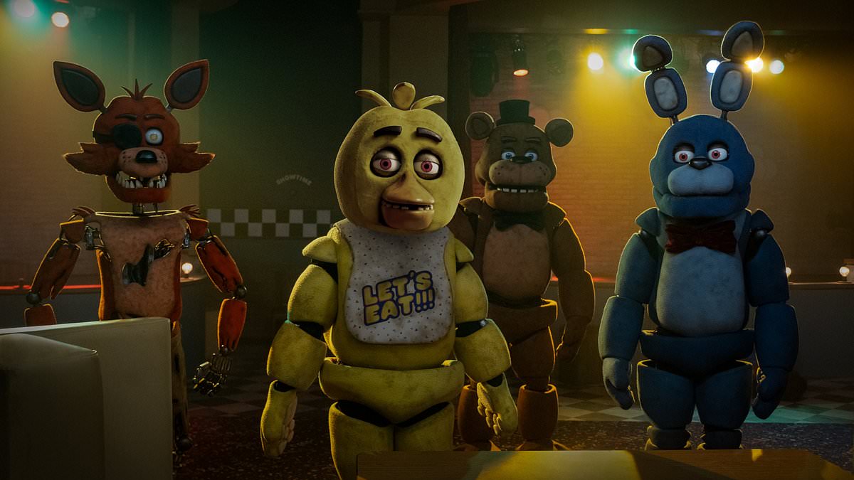 alert-–-animatronic-halloween-movie-five-nights-at-freddy’s-is-panned-by-critics-(but-viewers-can’t-get-enough-of-the-video-game-adaptation!)