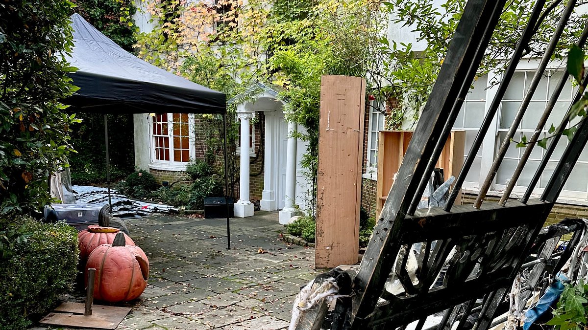 alert-–-jonathan-ross-begins-preparations-for-his-lavish-celebrity-halloween-party-–-after-revealing-heartbreaking-reason-why-it-was-cancelled-for-two-years