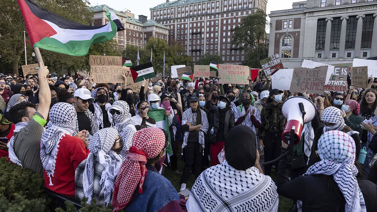 alert-–-columbia-faculty-is-at-war-over-antisemitism:-hundreds-of-professors-sign-new-letter-slamming-‘appalling’-colleagues-who-defended-students-for-supporting-hamas-as-they-demand-university-protects-jewish-students