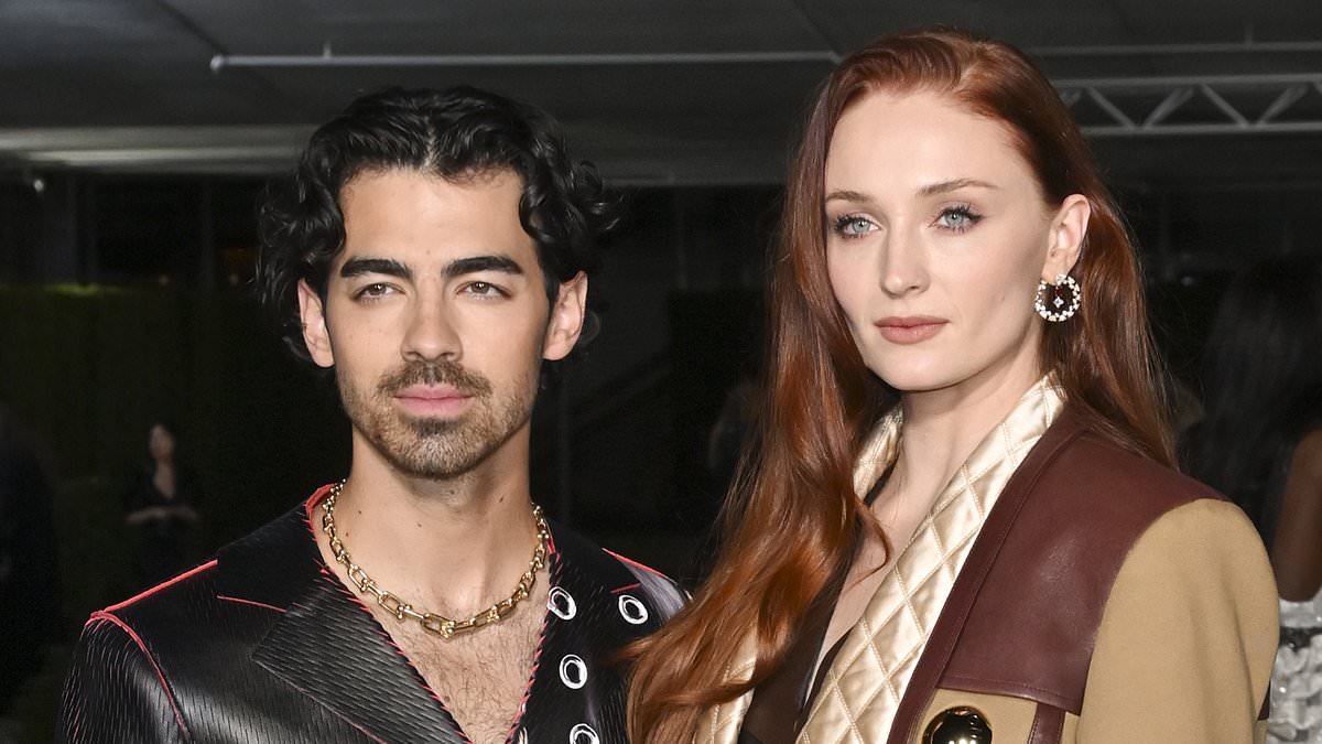 alert-–-sophie-turner-‘shares-a-raunchy-kiss-with-prestige-bachelor-peregrine-pearson’-just-weeks-after-split-from-joe-jonas-–-as-he-takes-their-children-trick-or-treating-on-halloween