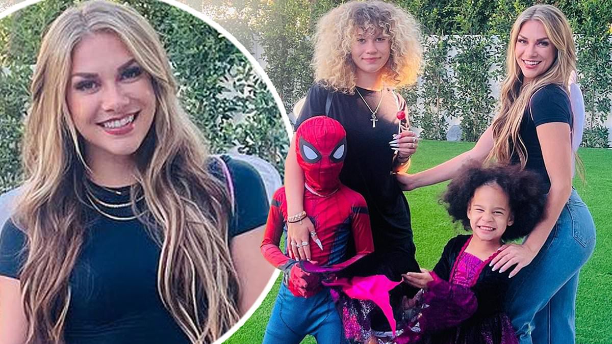 alert-–-allison-holker-poses-with-her-kids-on-halloween…-10-months-after-the-death-of-husband-stephen-‘twitch’-boss’