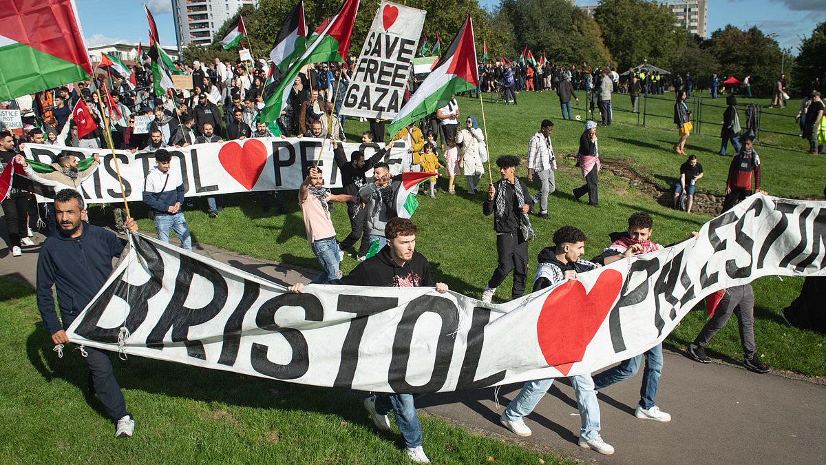 alert-–-hundreds-of-children-in-bristol-are-set-to-take-part-in-a-‘school-strike-for-palestine’-which-calls-on-mps-for-the-city-to-‘demand-an-immediate-ceasefire’