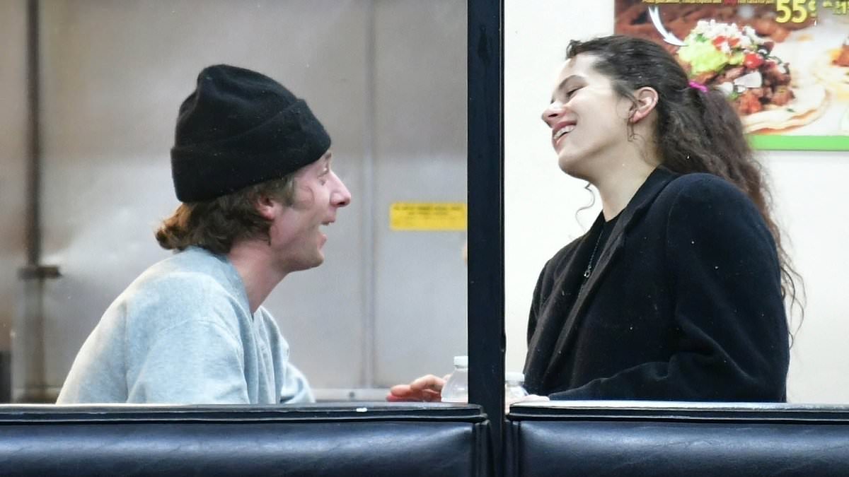 alert-–-jeremy-allen-white-and-spanish-singer-rosalia-look deeply-in-love-on-dinner-date-at a-mexican-restaurant-in-la