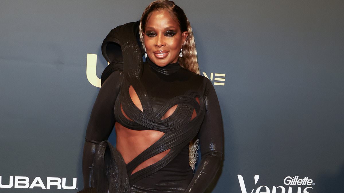 alert-–-mary-j.-blige-bares-her-sculpted-midriff-as-chloe-bailey-glimmers-in-gold-at-star-studded-urban-one-honors:-best-in-black-event-in georgia