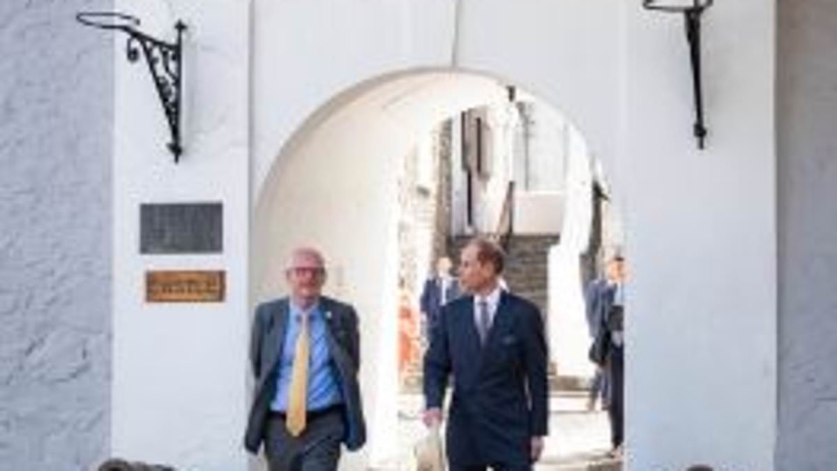 alert-–-like-father-like-son:-duke-of-edinburgh-visits-st-helena-castle-more-than-60-years-after-prince-philip-walked-under-same-arch