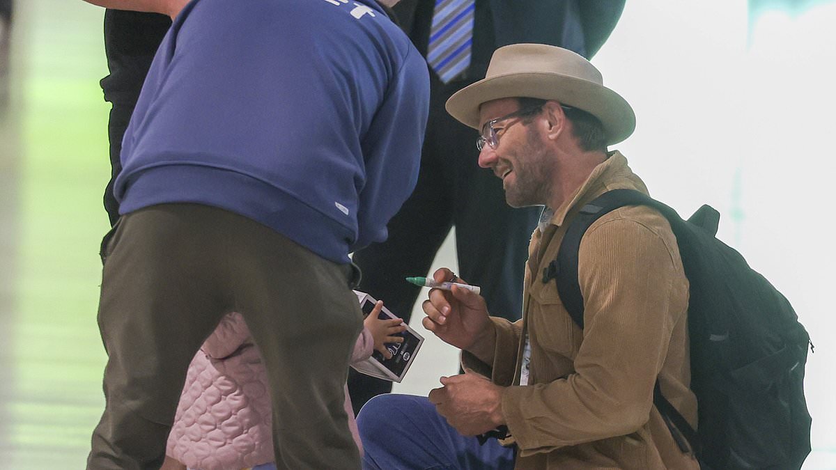 alert-–-aussie-actor-joel-edgerton-stops-to-sign-autographs-for-fans-as-he-jets-into-melbourne-airport