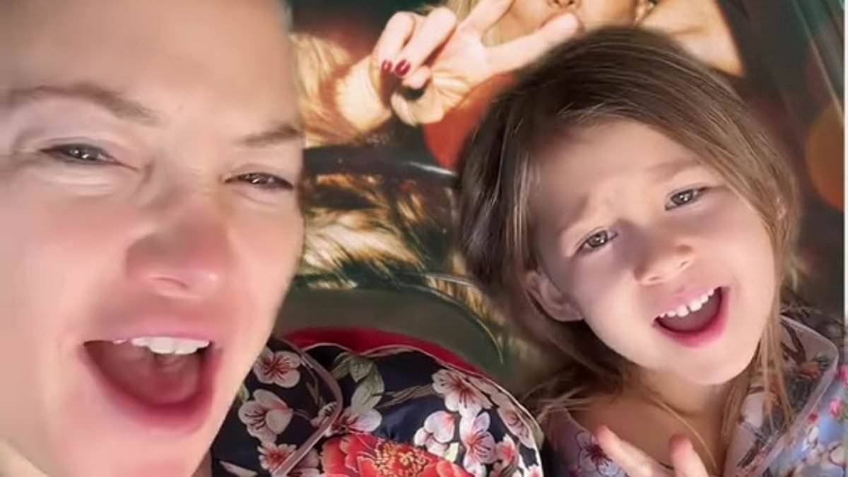 alert-–-kate-hudson-lip-syncs-with-daughter-rani-rose,-five,-to-promote-her-debut-single-talk-about-love