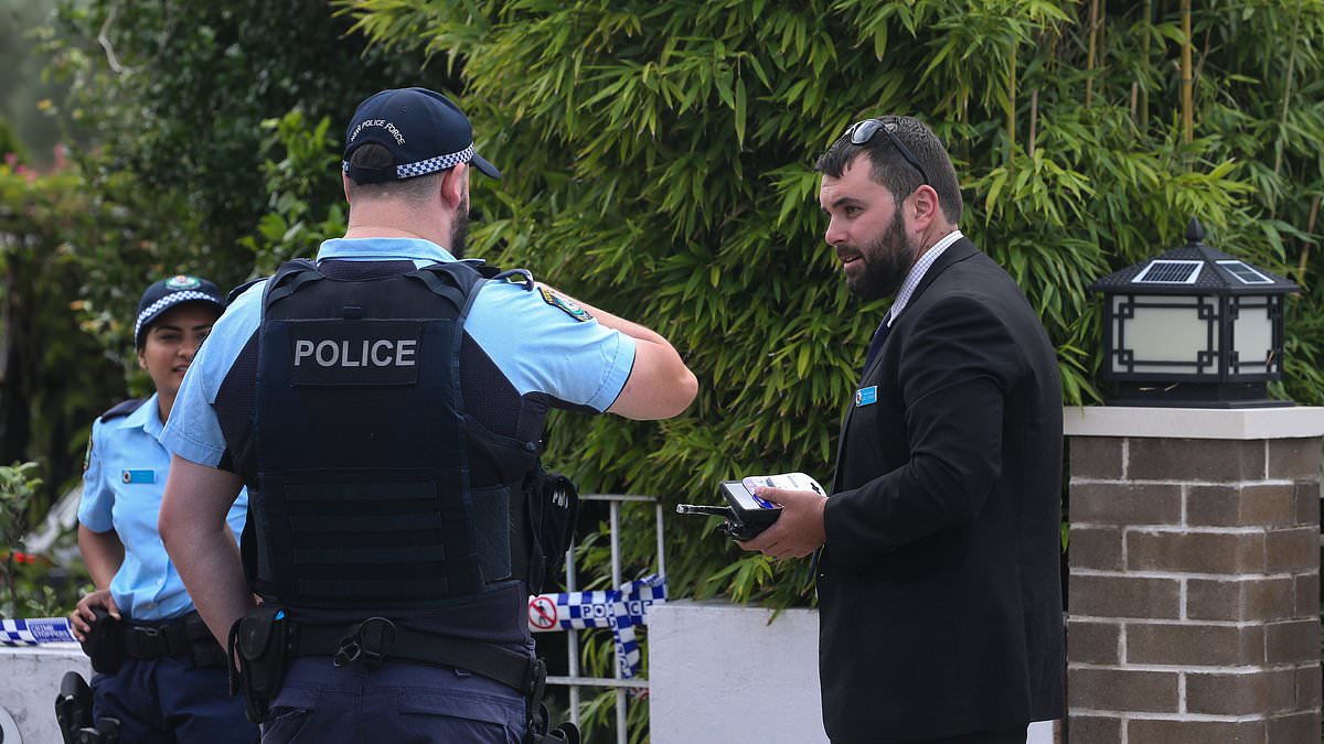 alert-–-burwood:-manhunt-launched-after-home-invaders-terrorise-and-attack-family-in-the-middle-of-the-night