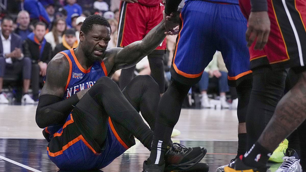 alert-–-knicks-all-star-julius-randle-suffers-‘dislocated-shoulder’-in-frightening-fall-during-win-over-heat-as-new-york-coach-tom-thibodeau-says-he’s-‘very’-concerned-about-the-forward’s-injury