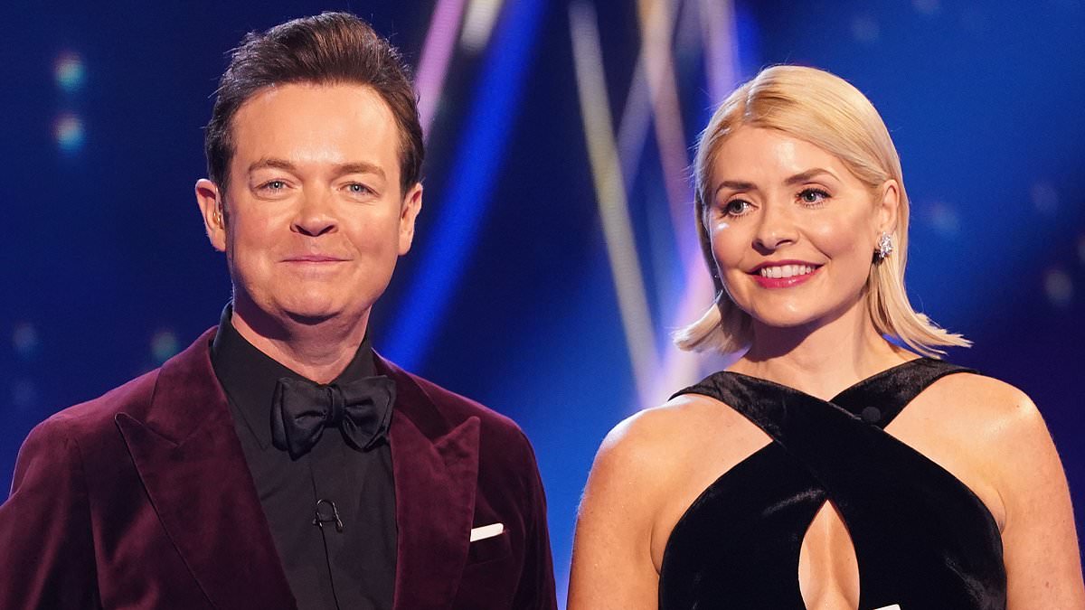 alert-–-dancing-on-ice-host-holly-willoughby-‘struggling’-alongside-stephen-mulhern-after-making-return-to-television-screens-as-she-‘lacks-the-spark’-she-had-with-phillip-schofield