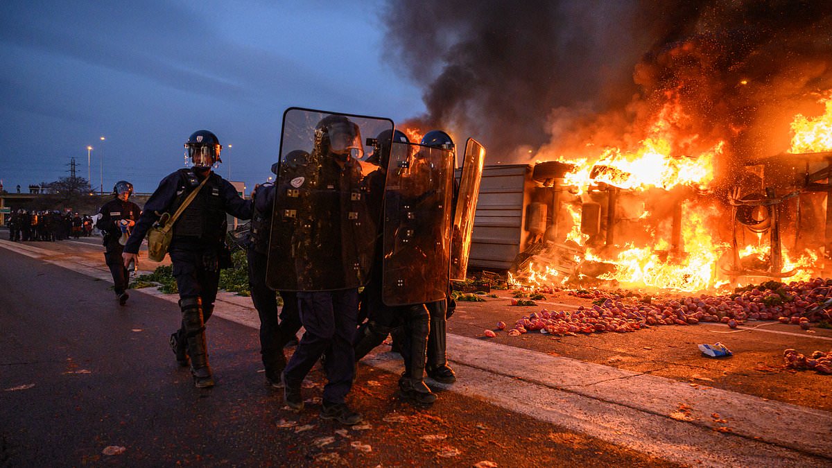 alert-–-farmers-threaten-‘quasi-military-siege-of-paris’-and-other-french-cities-today-in-latest-large-scale-protest-–-as-15,000-extra-cops-surround-the-capital