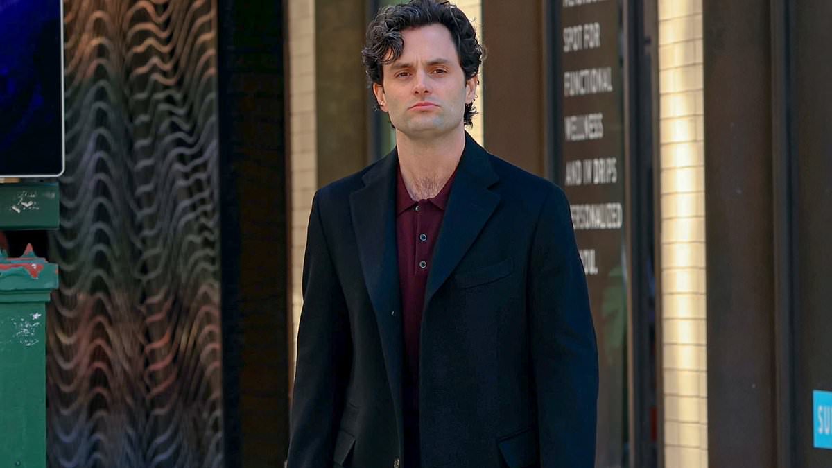 alert-–-you-star-penn-badgley-spotted-on-the-streets-of-manhattan-as-production-starts-on-the-fifth-and-final-season-of-the-hit-netflix-series