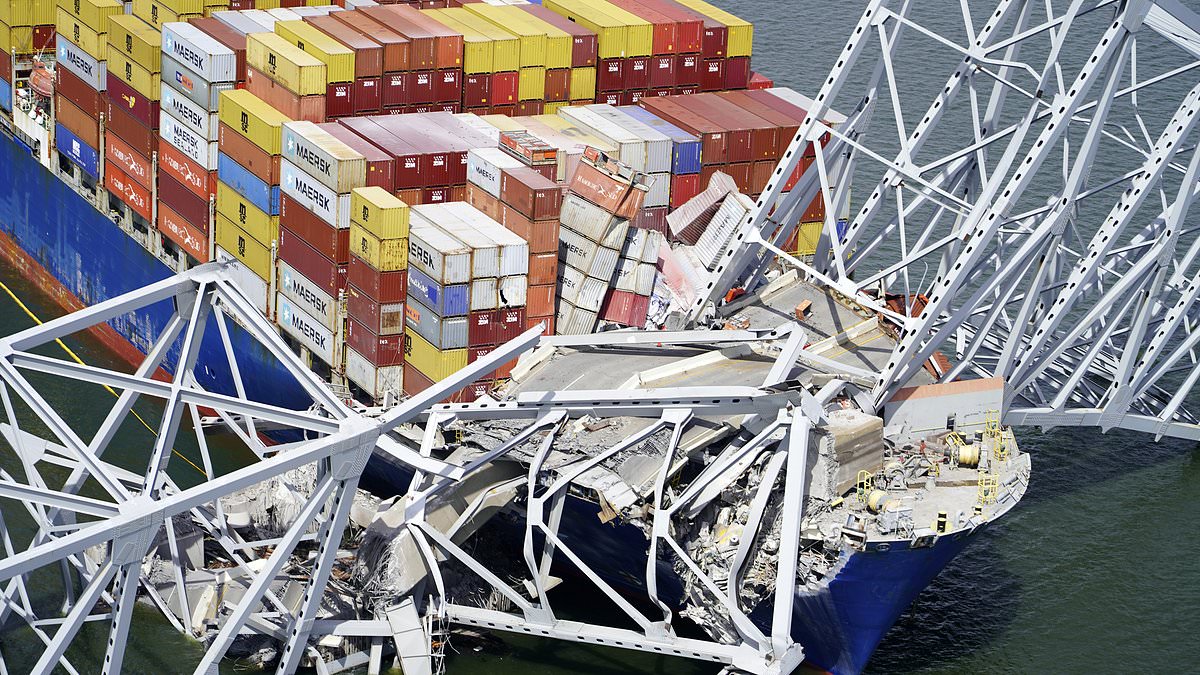 alert-–-hazardous-chemicals-are-leaking-into-baltimore-harbor-from-stricken-vessel-as-ntsb-confirms-containers-‘were-breached’-in-the-bridge-disaster