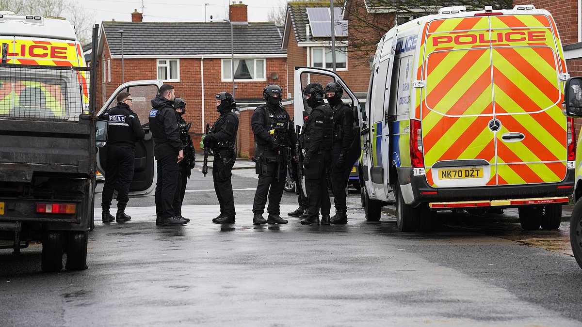 alert-–-primary-school-‘on-lockdown’-as-armed-police-descend-on-teesside-estate-–-with-parents-told-to-take-students-to-main-hall