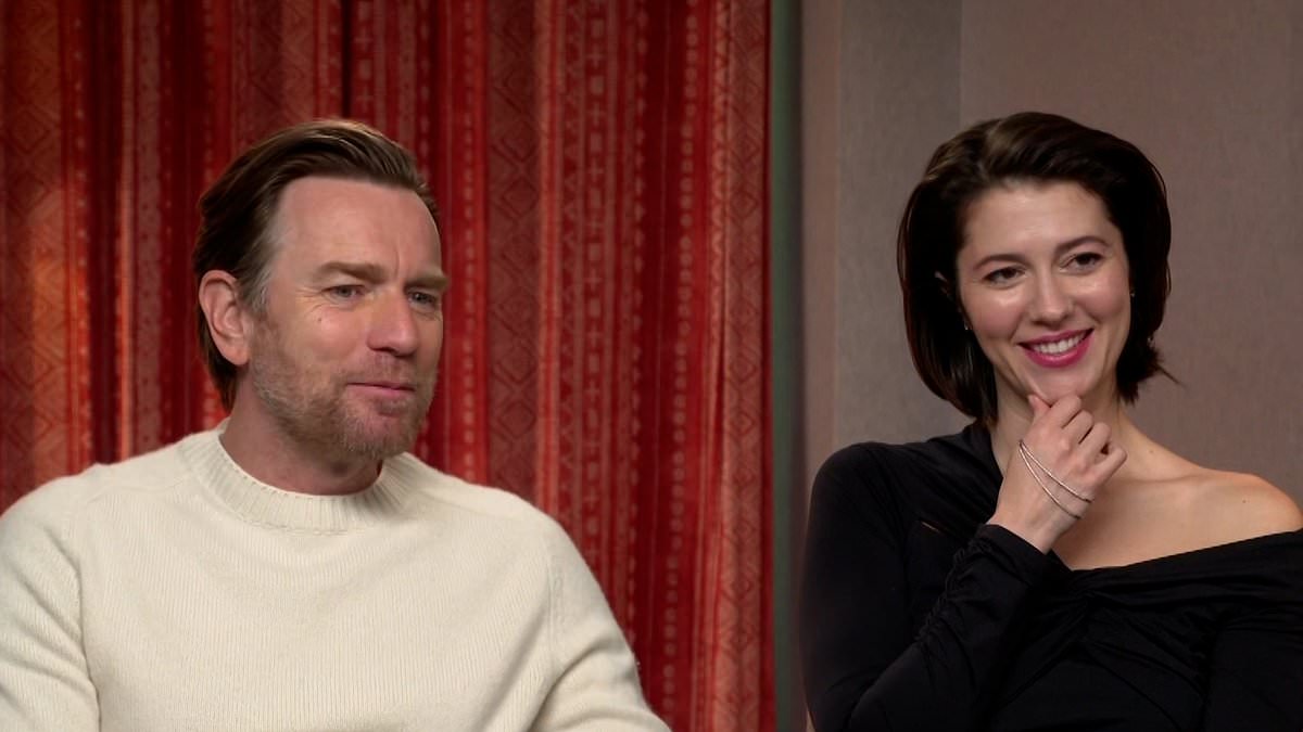 alert-–-ewan-mcgregor-and-his-wife-mary-elizabeth-winstead-look-loved-up-as-they-make-a-rare-tv-appearance-together-ahead-of-new-netflix-series