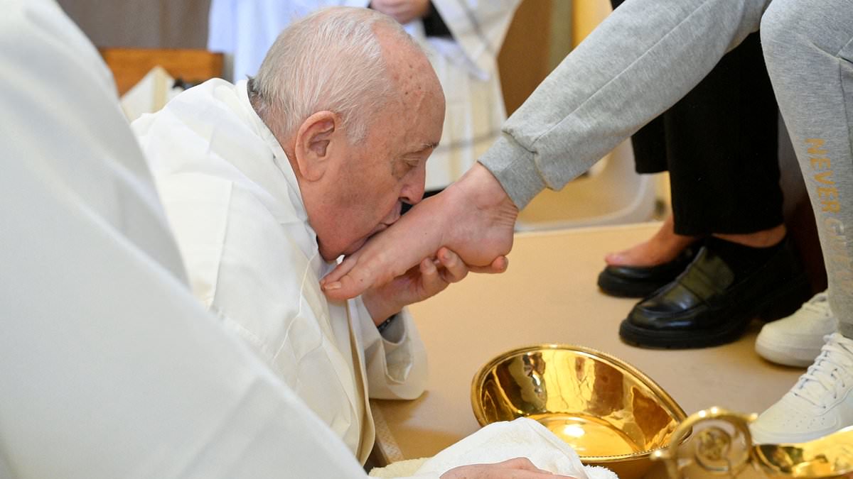 alert-–-pope-francis-visits-women’s-prison-in-rome-to-wash-the-feet-of-12-inmates-from-his-wheelchair-to-mark-maundy-thursday