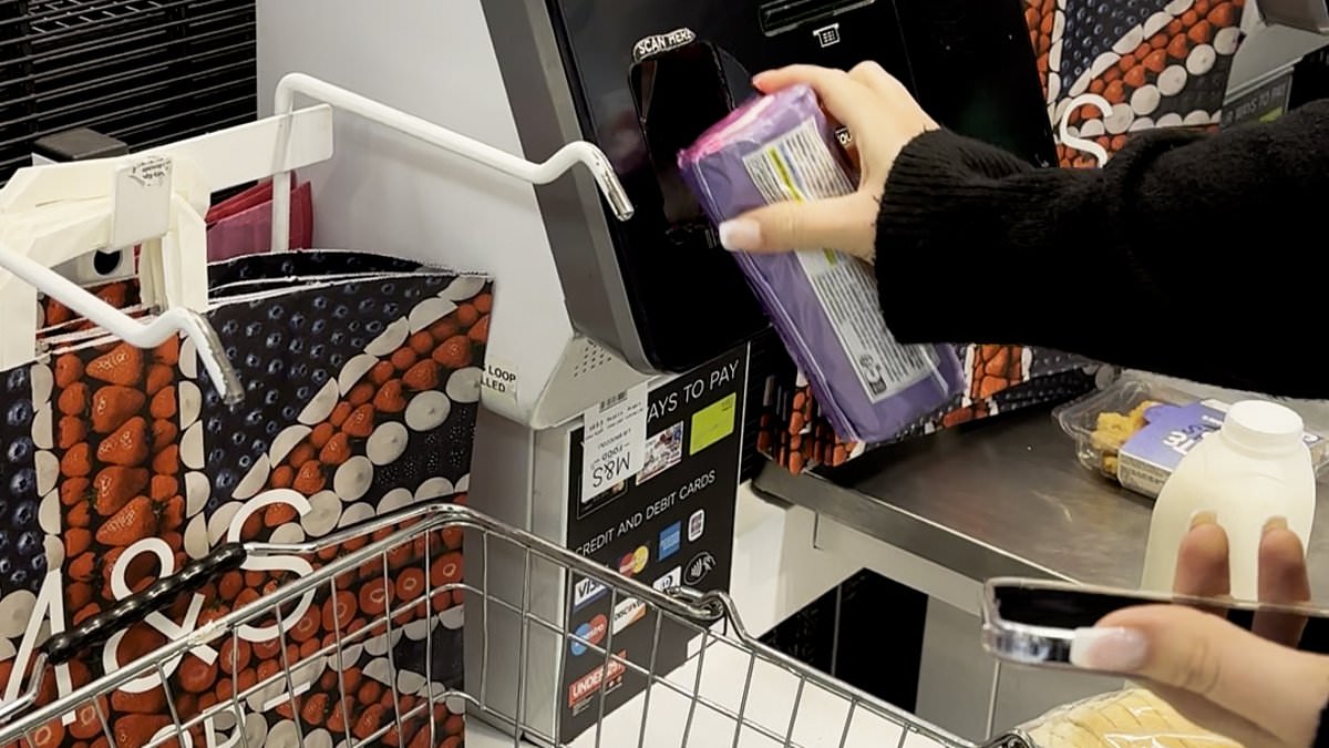 alert-–-the-battle-of-the-supermarket-self-scanners:-from-marks-&-spencer’s-unmanned-checkouts-to-militant-aldi-and-waitrose-carrier-bag-hell-–-mailonline-reveals-the-best-store-for-a-quick-getaway-(which-took-just-43-seconds)…which-do-you-think-won?