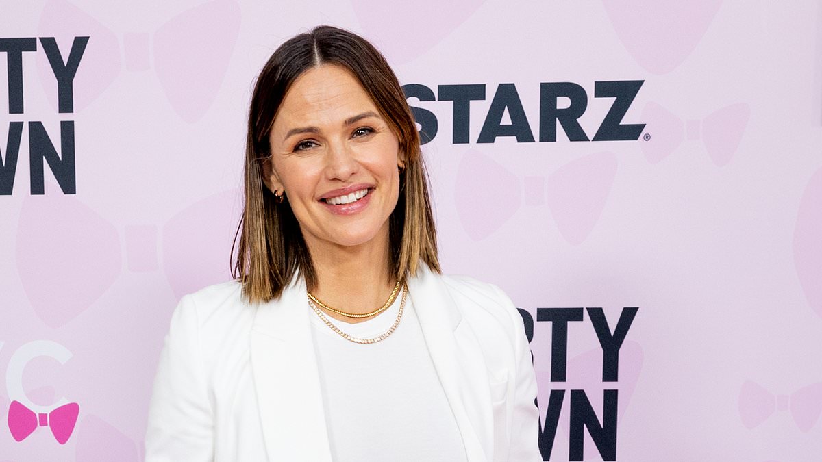 alert-–-jennifer-garner-says-she-doesn’t-worry-about-getting-older-as-she-approaches-her-52nd-birthday:-‘i-am-grateful-just-to-be-alive’
