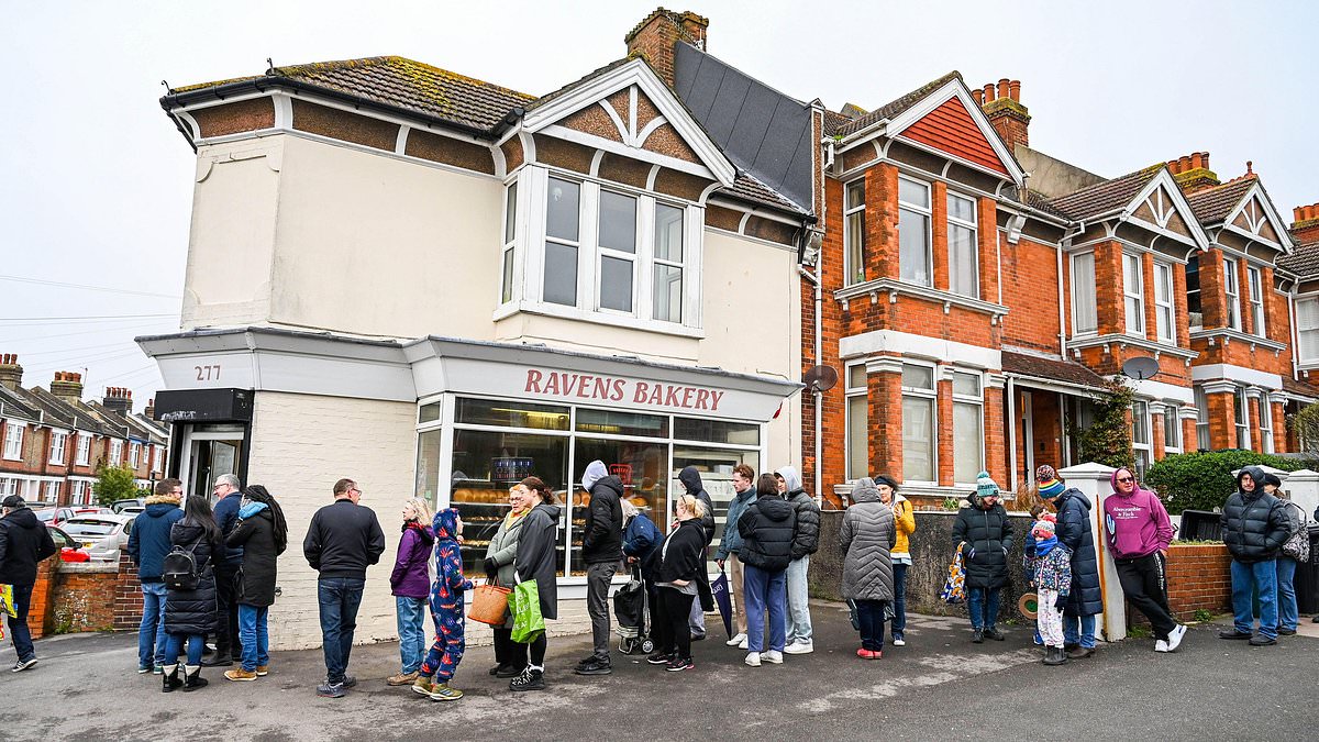 alert-–-butter-get-them-fast!-punters-queue-up-in-their-droves-for-hot-cross-buns-and-a-fish-and-chip-lunch-as-they-celebrate-the-start-of-the-easter-weekend