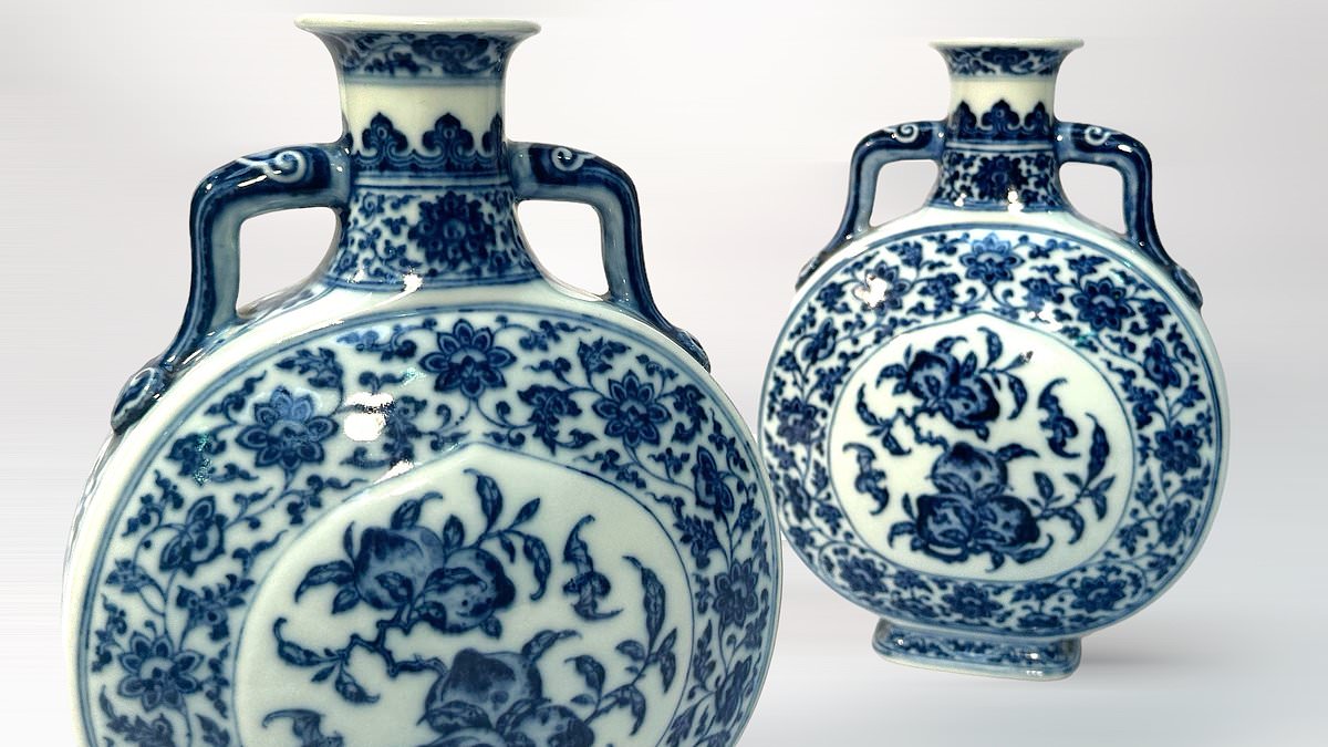 alert-–-now-that’s-a-lot-of-cash-in-the-attic!-18th-century-chinese-vases-found-in-a-loft-and-valued-at-just-100-sell-at-auction-for-260,000