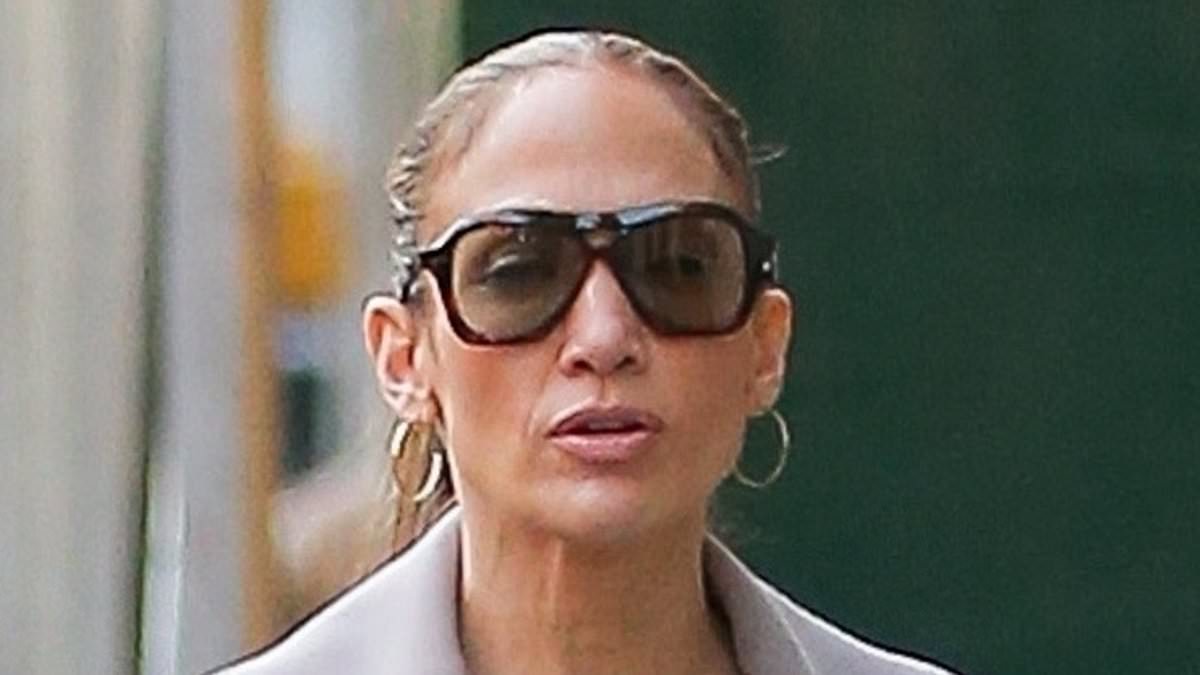 alert-–-jennifer-lopez-is-effortlessly-chic-in-a-gray-coat-and-heeled-boots-with-husband-ben-affleck-as-the-couple-step-out-in-nyc