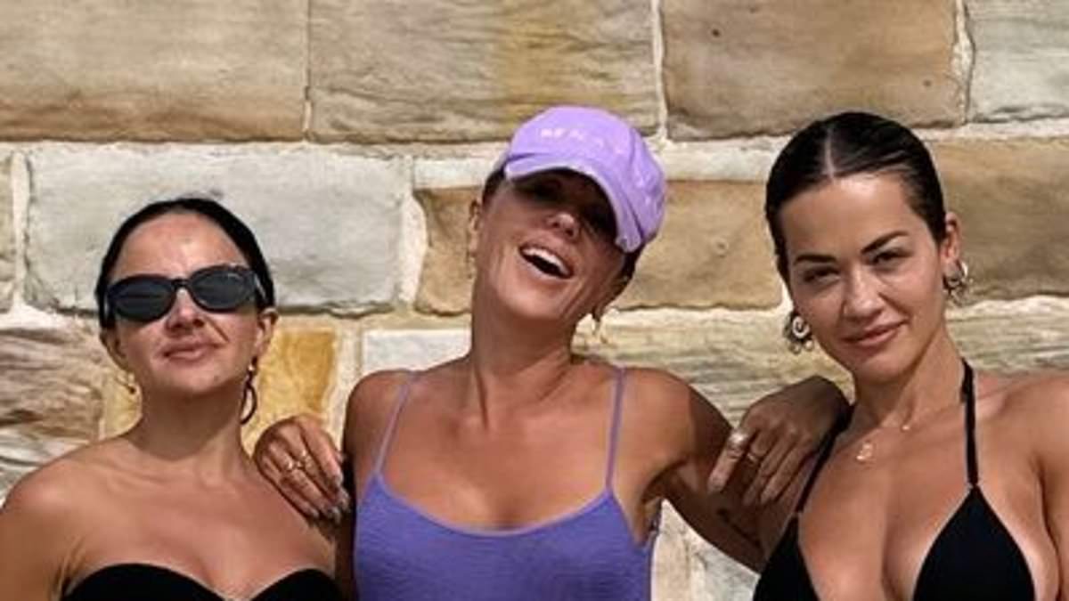 alert-–-rita-ora-shows-off-her-sensational-physique-in-a-black-bikini-as-she-enjoys-a-relaxing-beach-day-in-sydney-with-fashion-designer-pip-edwards