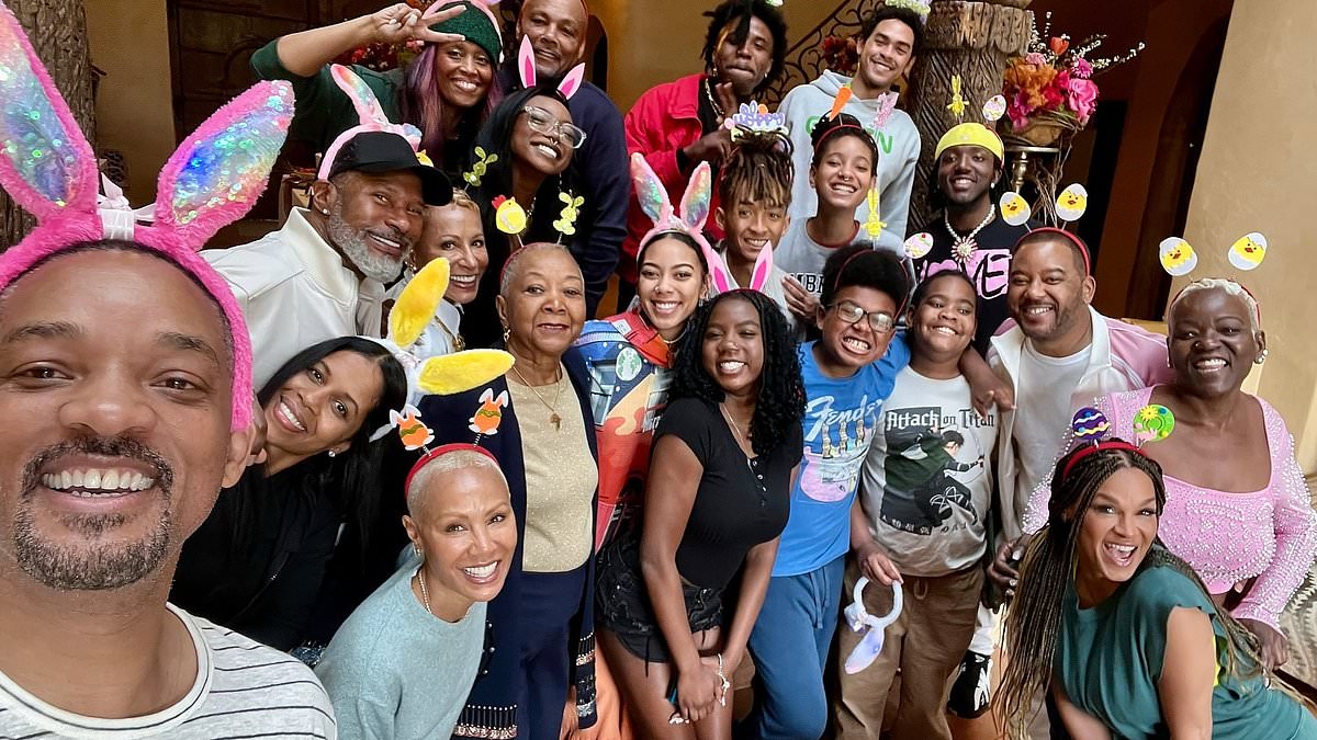 alert-–-will-smith,-55,-is-all-smiles-as-he-snaps-an-epic-easter-selfie-with-his-entire-family-while-they-wear-matching-headbands