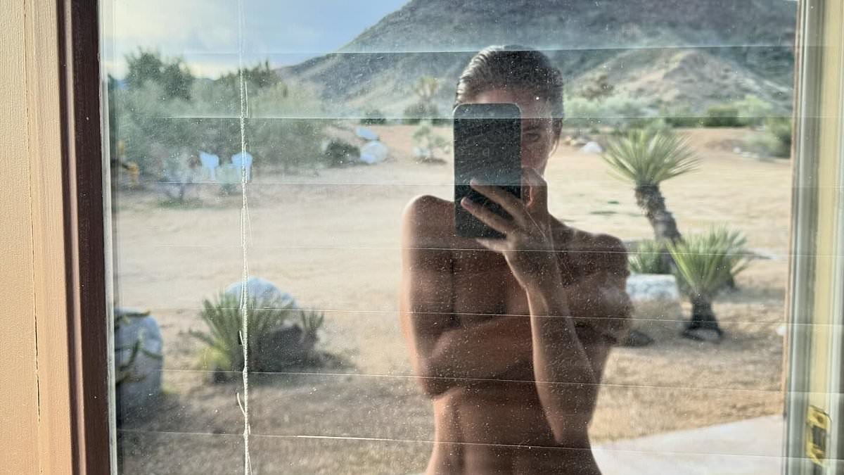 alert-–-‘nude-artist’-dina-broadhurst-shows-off-her-incredible-figure-in-racy-selfie-during-trip-to-american-desert