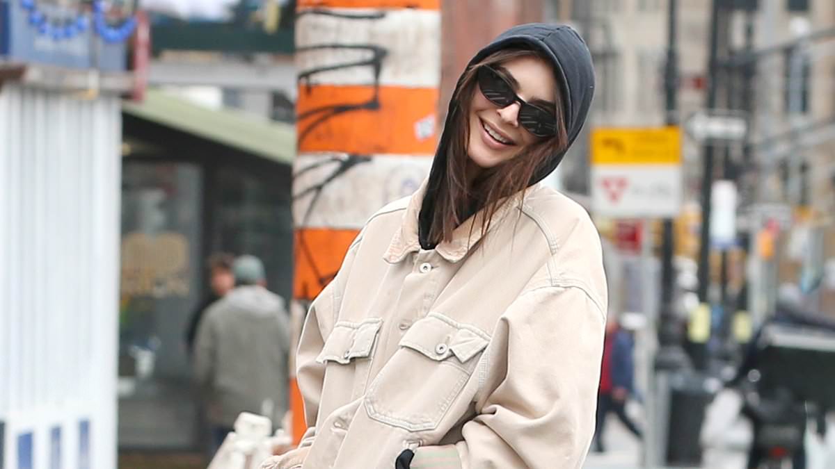 alert-–-emily-ratajkowski-pulls-her-hoodie-up-over-her-head-as-she-heads-to-lunch-with-a-friend-in-new-york-city