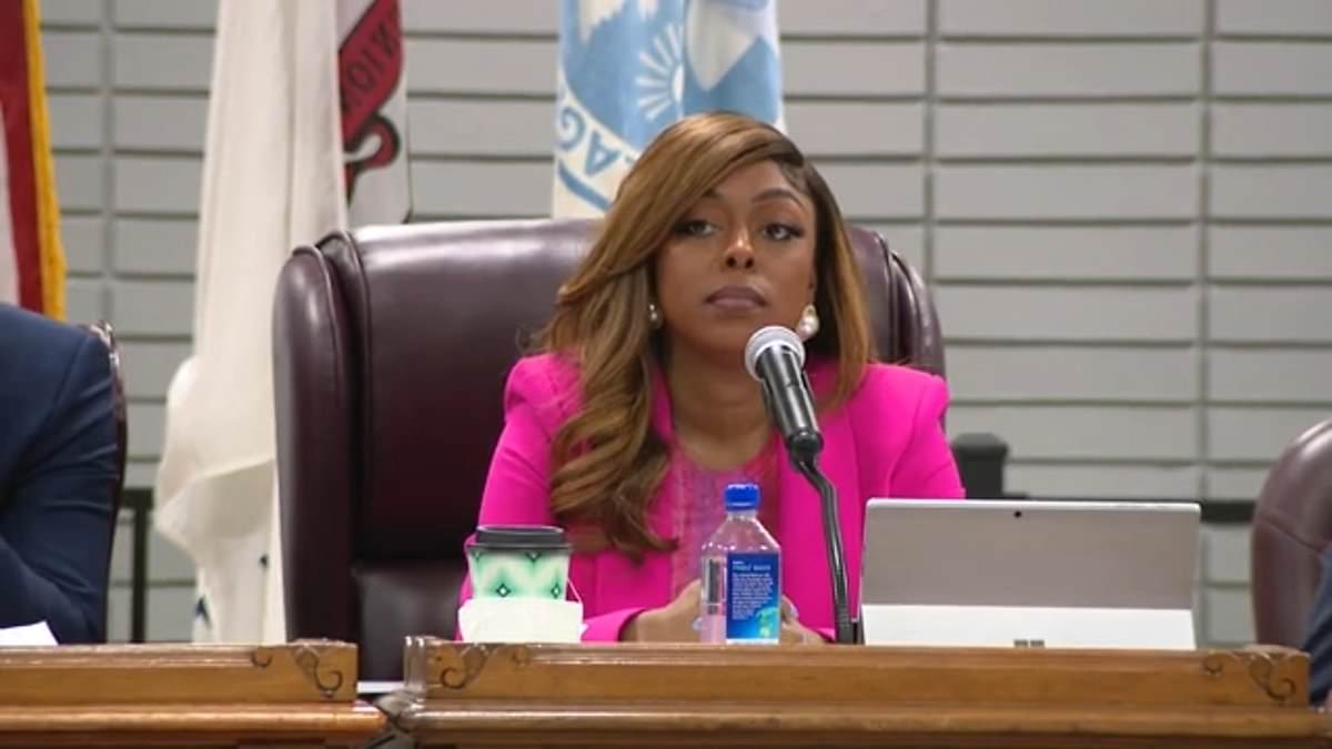 alert-–-‘worst-mayor-in-america’:-furious-residents-demand-controversial-illinois-‘super-mayor’-tiffany-henyard-dubbed-the-‘dolton-dictator’-resign-after-sexual-assault-scandal-and-being-accused-of-embezzling-$2m