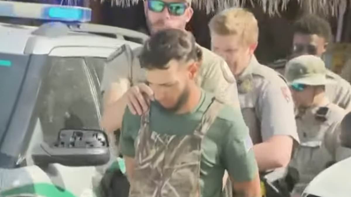 alert-–-florida-everglades-tour-operator-is-arrested-after-boat-flips-over-and-dumps-nine-passengers-into-alligator-infested-waters