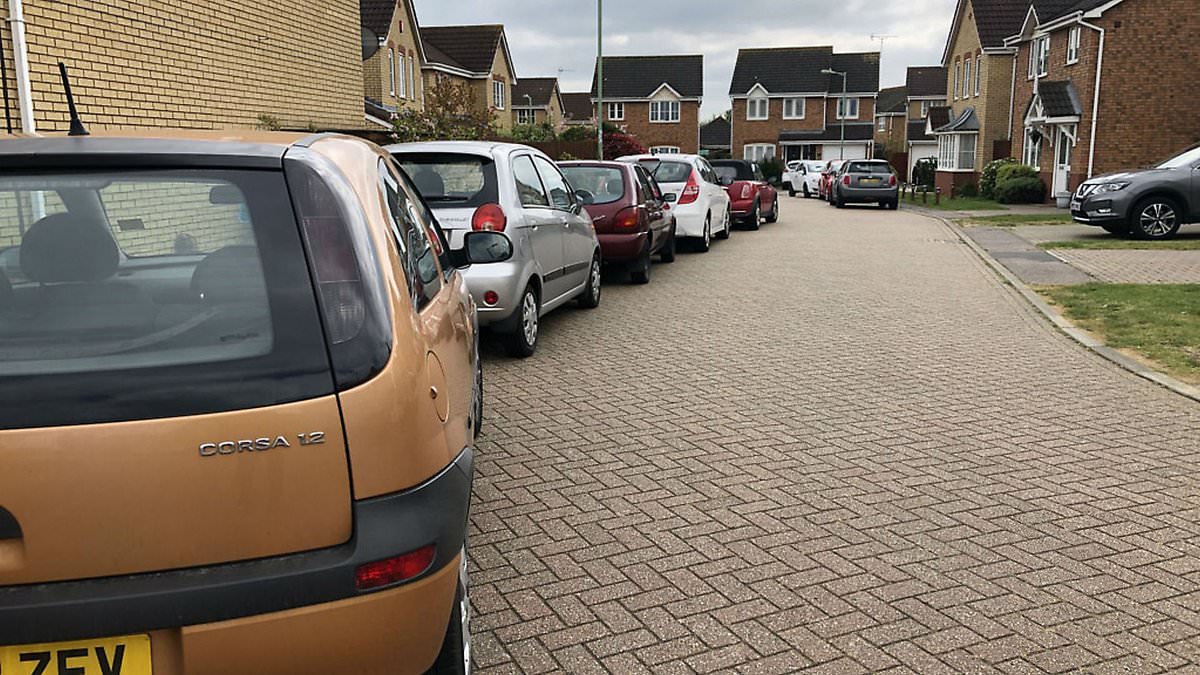alert-–-parking-wars-in-suburbia:-battle-rages-between-neighbours-and-‘lazy’-sixth-former-students-‘making-lives-a-misery’-by-leaving-their-cars-outside-homes…with-expletive-filled-notes-left-on-windscreens