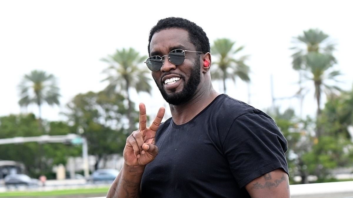 alert-–-diddy-cuts-a-carefree-figure-as-he-cycles-around-miami-and-flashes-the-peace-sign-–-amid-sexual-trafficking-probe-and-multiple-mounting-lawsuits