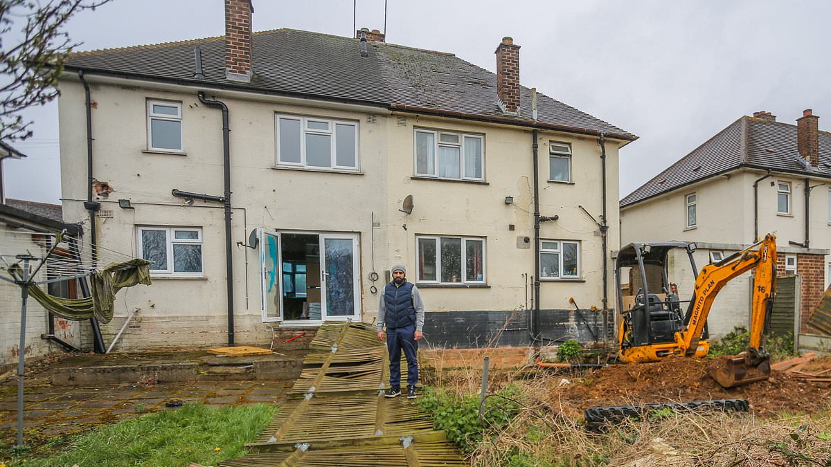 alert-–-my-neighbour’s-‘eyesore’-extension-means-i’ll-never-be-able-to-sell-my-150k-doer-upper-home:-builder-claims-his-fence-has-collapsed-into-10ft-hole,-his-garden-stinks-of-sewage-and-has-rats-because-of-renovation-next-door