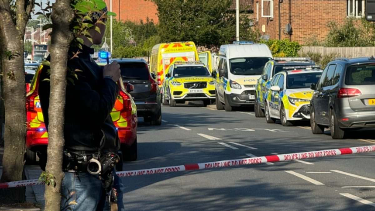 alert-–-terrifying-sword-attack-leaves-five-people-in-hospital:-man,-36,-is-arrested-after-‘ramming-car-into-a-house-then-prowling-streets-attacking-two-police-officers-and-a-passer-by’-in-east-london