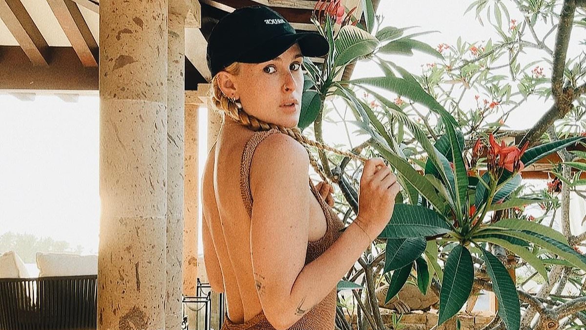 alert-–-rumer-willis-displays-her-stunning-bikini-body-during-family-getaway-to-mexico-–-one-year-after-giving-birth-to-daughter-louetta