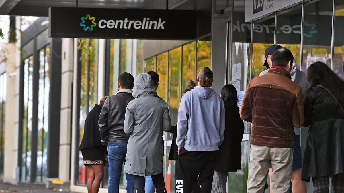 alert-–-centrelink’s-inconvenient-tax-warning-for-recipients-after-late-changes-were-made-to-payments