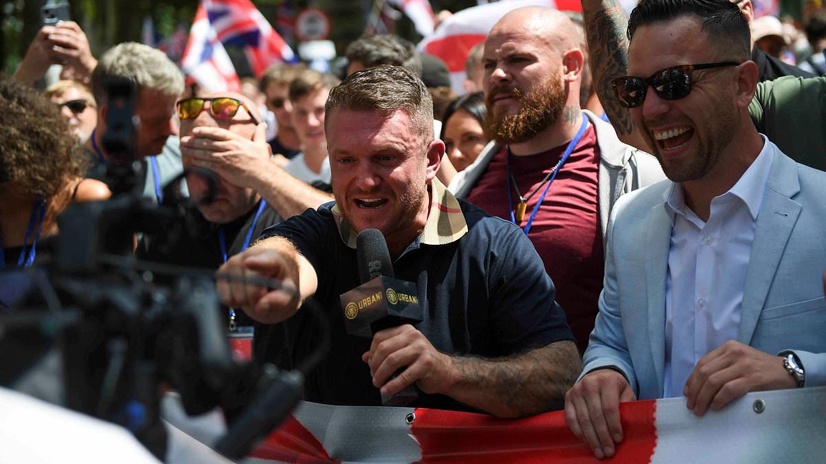 alert-–-london-protests-live:-laurence-fox-takes-to-the-stage-at-tommy-robinson-protest-but-struggles-to-work-his-social-media-livestream-as-police-lock-down-the-cenotaph