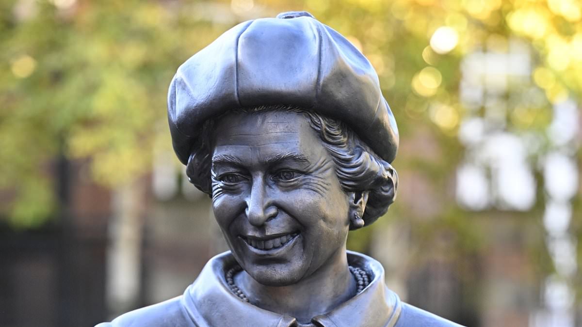 alert-–-new-statue-of-queen-elizabeth-ii-is-unveiled-–-and-this-time-it-actually-looks-like-her!