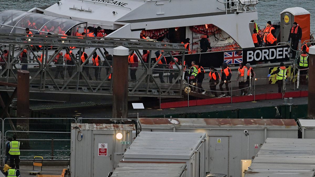 alert-–-keir-starmer’s-‘stop-the-boats’-pledge-in-question-as-more-than-13,000-migrants-make-channel-crossings-during-labour’s-first-100-days-in-power