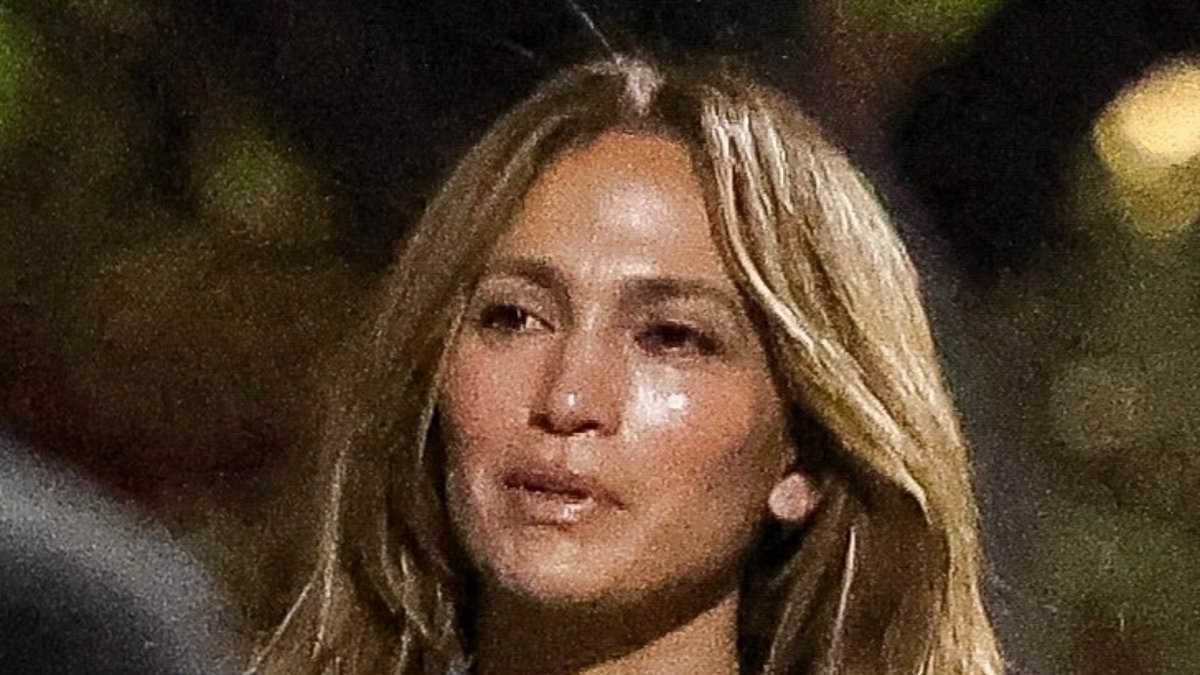 alert-–-jennifer-lopez-avoids-awkward-run-in-with-ben-affleck-and-jennifer-garner-as-they-attend-same-event-with-kids