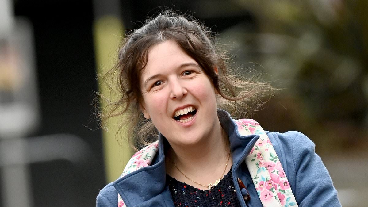 alert-–-rosie-jones-is-seen-for-the-first-time-filming-her-new-channel-4-show-disability-benefits-where-she-plays-a-young-woman-who-builds-a-drugs-empire-after-having-her-welfare-cut