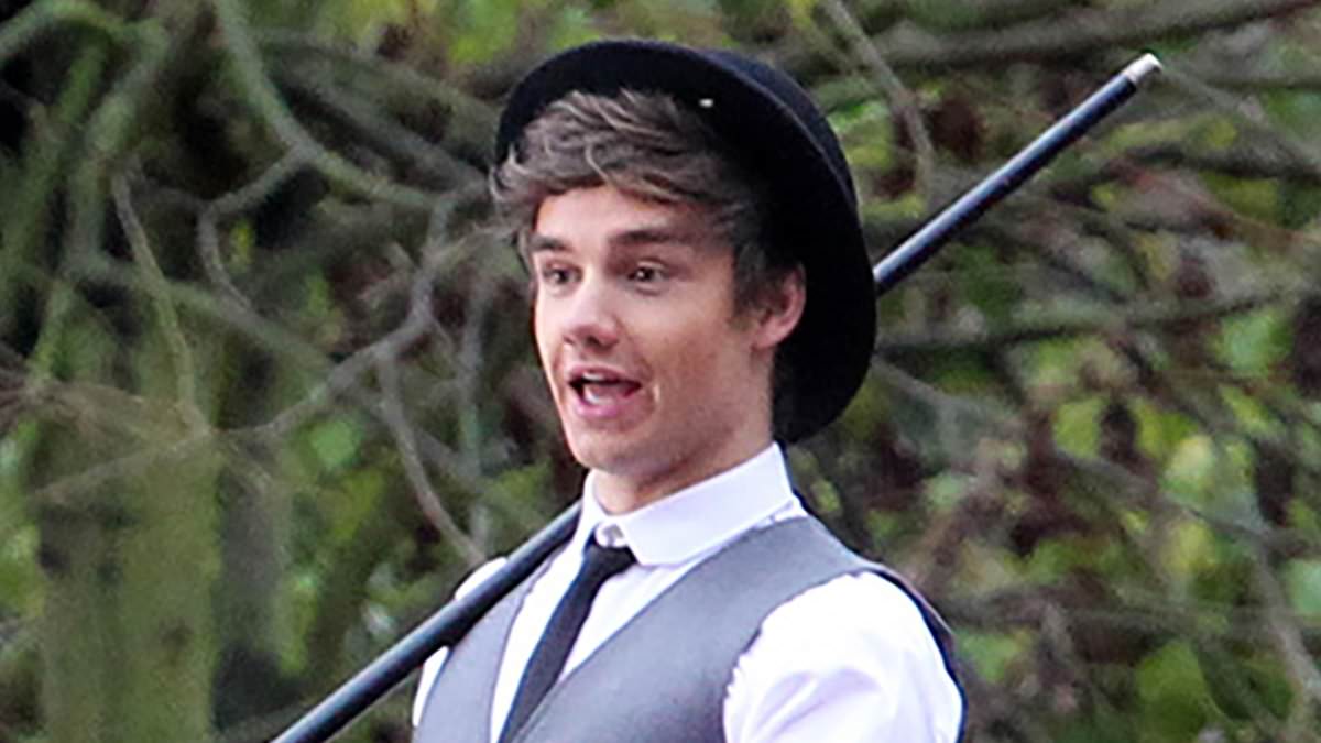 alert-–-liam-payne-shows-off-his-dance-moves-as-he-messes-around-with-his-band-members-in-resurfaced-snaps-from-early-one-direction-video-shoot