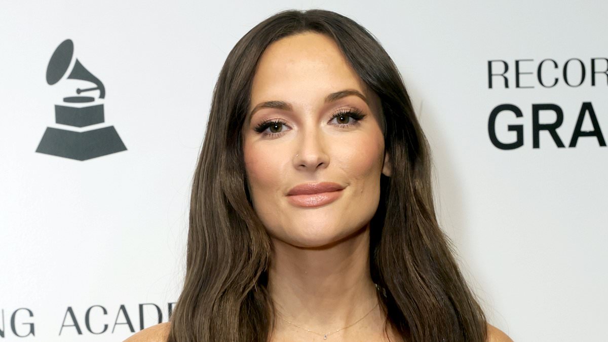 alert-–-kacey-musgraves-says-her-dog-pepper-saved-her-from-stepping-on-venomous-timber-rattlesnake-barefoot