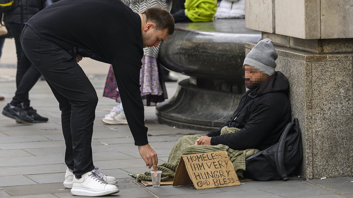 alert-–-revealed:-how-romanian-‘fagin’-gang-bosses-are-using-a-network-of-organised-beggars-‘pretending-to-be-homeless’-with-the-same-handwritten-sign-to-prey-on-brit-shoppers-on-oxford-street