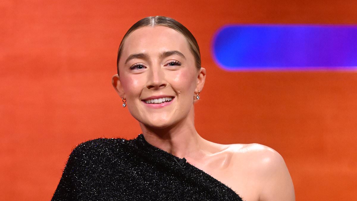 alert-–-saoirse-ronan-stuns-male-panel-into-silence-with-10-word-reality-check-in-viral-video