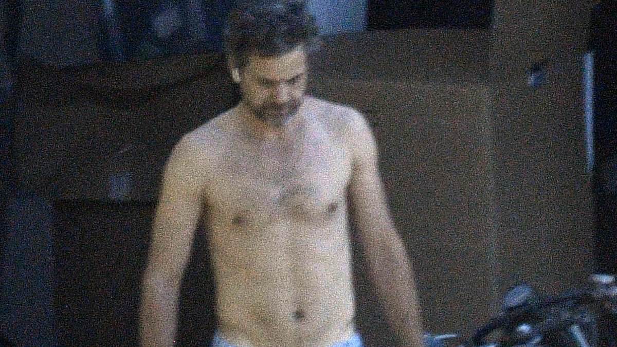 alert-–-exclusive:-newly-single-joshua-jackson-goes-shirtless-following-split-from-jodie-turner-smith…-after-his-cozy-concert-sighting-with-lupita-nyong’o